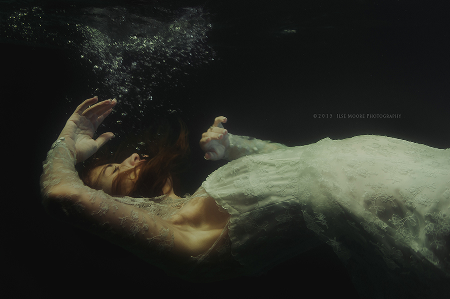 Underwater-Bridal-Im-Falling-into-You - Ilse Moore
